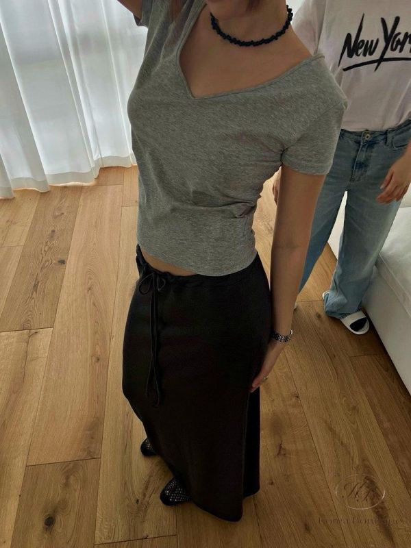 SS429 春季 V領素面上衣 