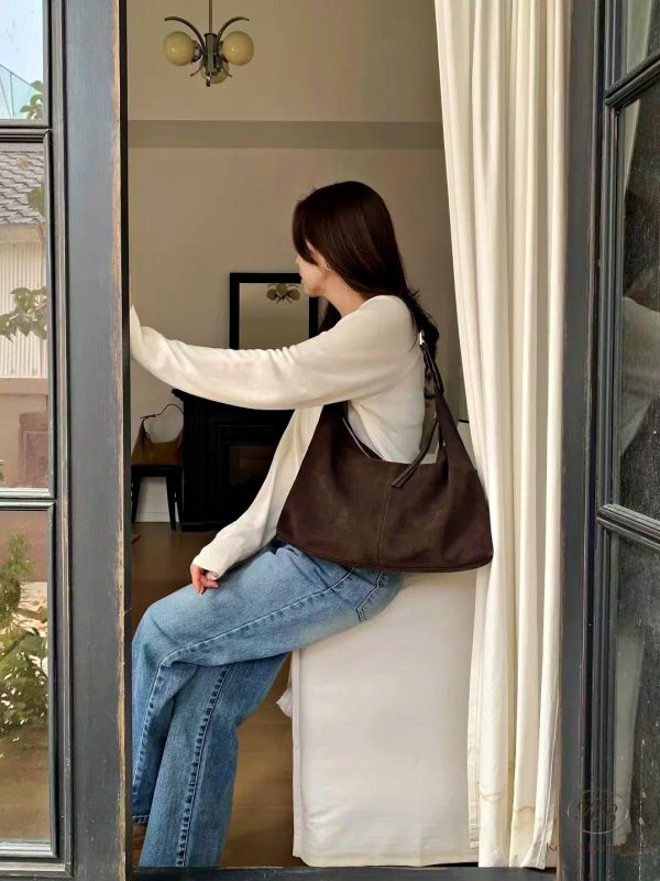 Fw196 秋季 超時髦的Hobo麂皮大包 