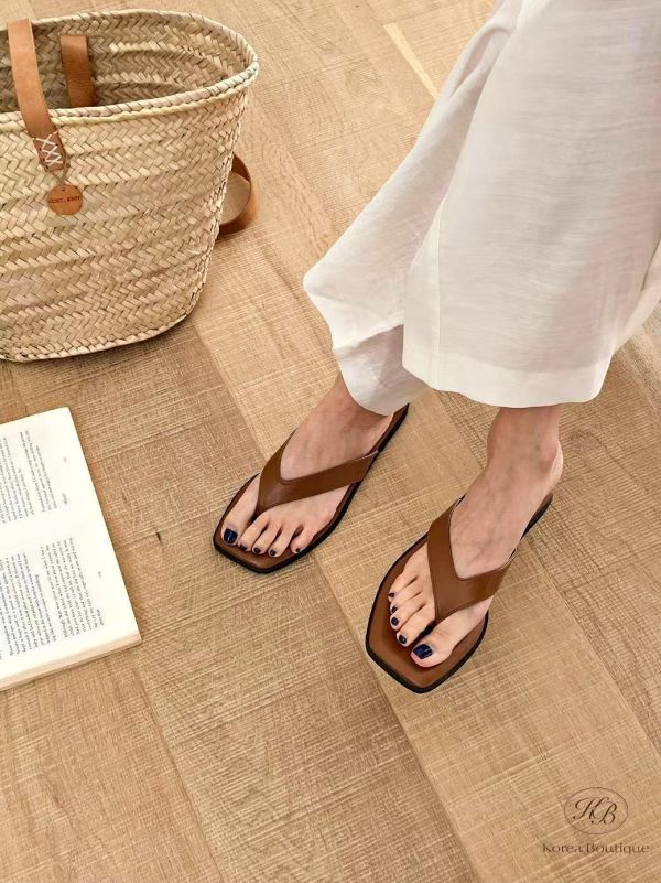 SS404 春季 穿出很美的夾腳版型 