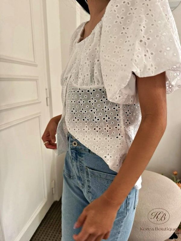 SS424 春季 可拉平領的簍空雕花上衣 