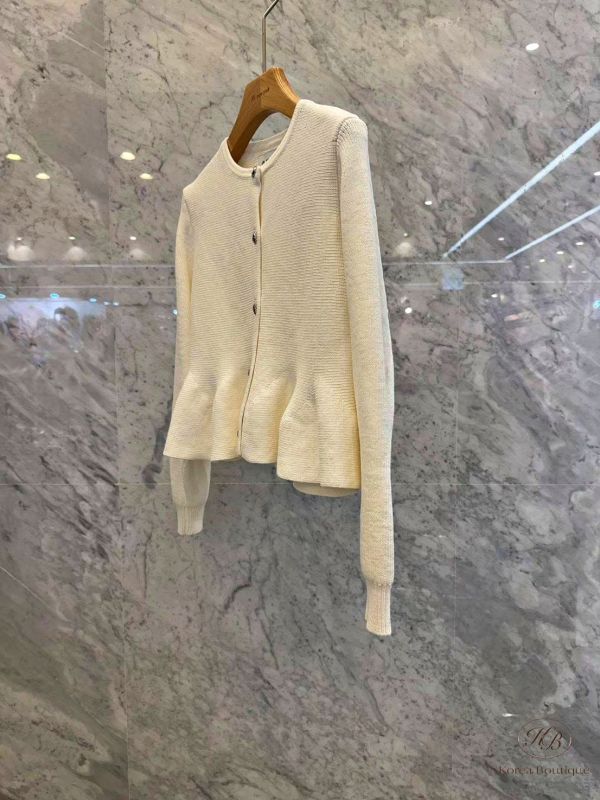 SS09 冬季 質感愛心扣下擺魚尾設計的開襟外套 