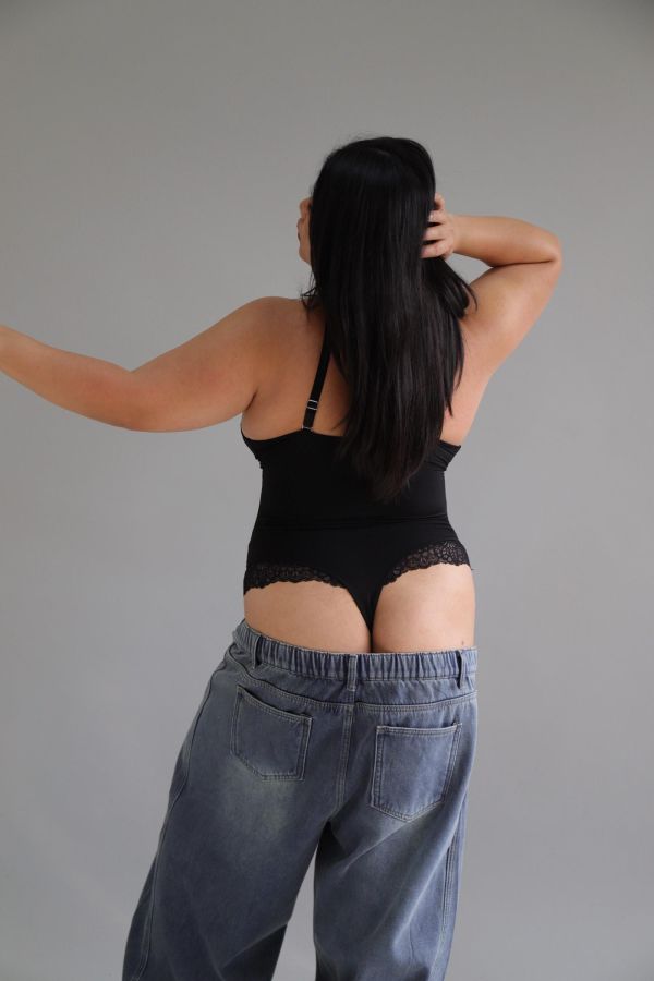 收肉蕾絲BODYSUIT 