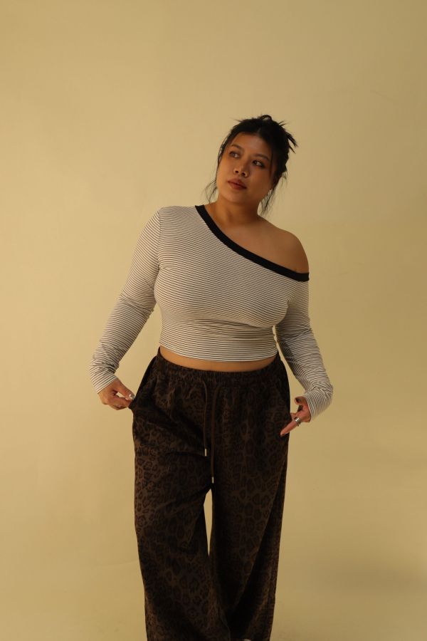 斜肩條紋合身上衣 