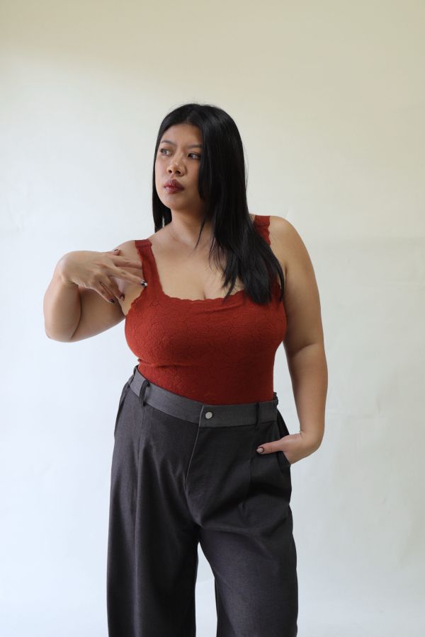 寬肩磨毛波浪邊帶杯背心 