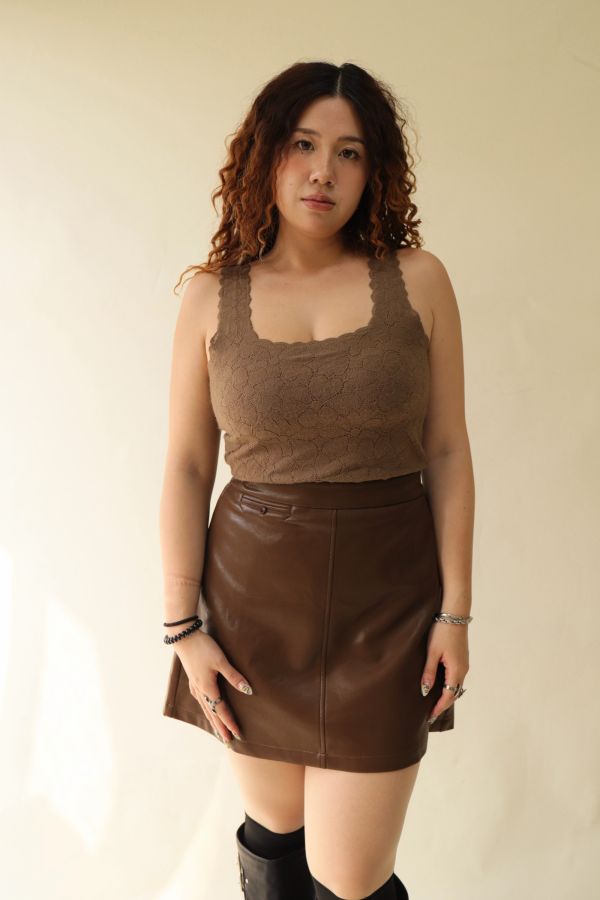 寬肩磨毛波浪邊帶杯背心 