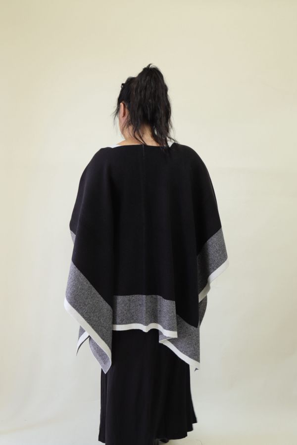 【 EASE 】老錢風針織撞色斗篷披肩 (黑) 