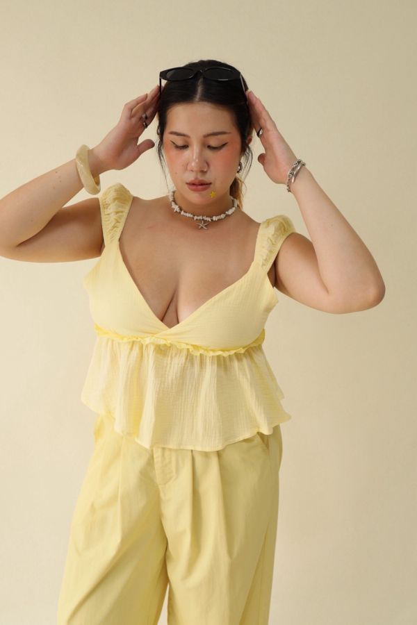 奶油黃甜美短版上衣 