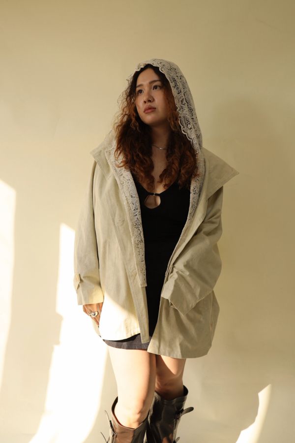 【 EASE 】拼接蕾絲假兩件斗篷風衣 