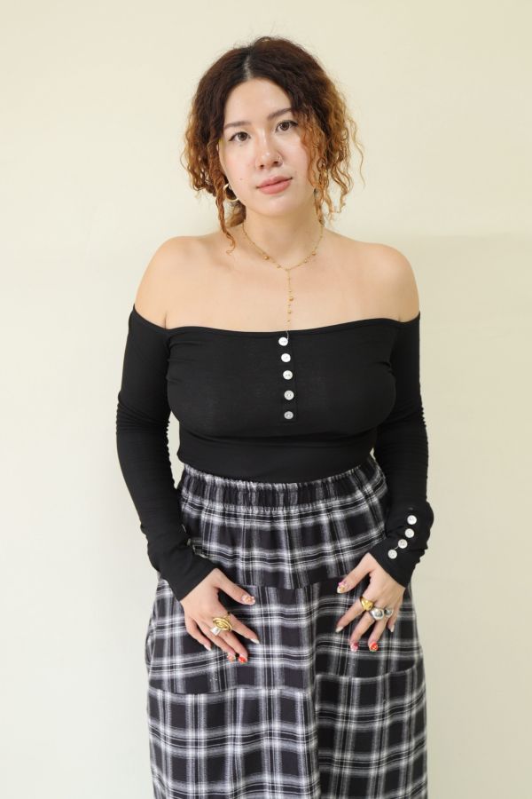 假排釦辣妹平口上衣 