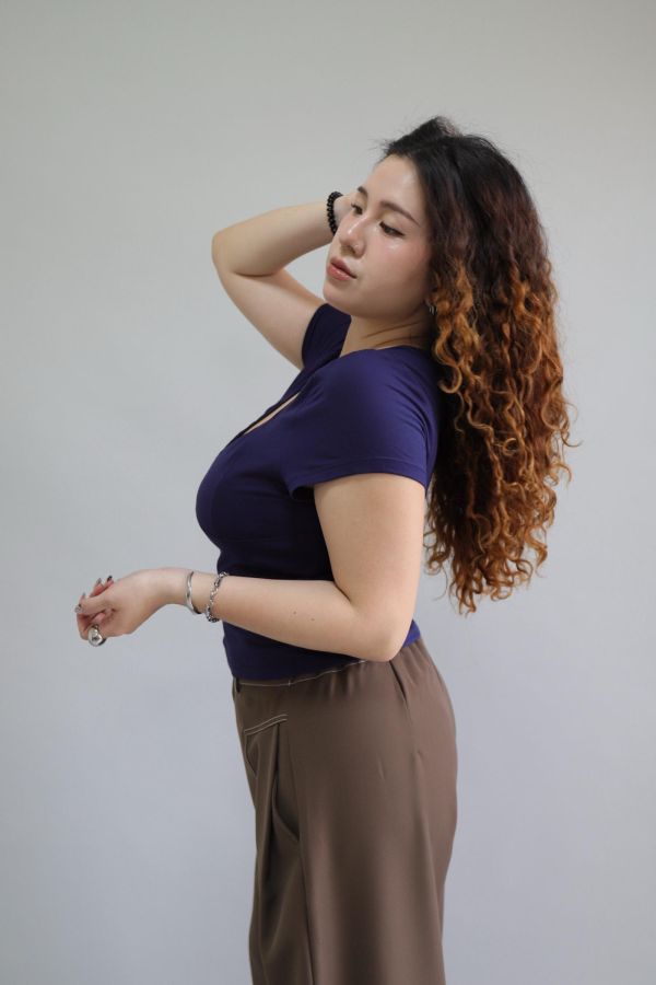 好身材V領收腰上衣 