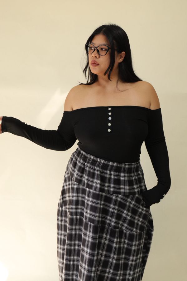 假排釦辣妹平口上衣 