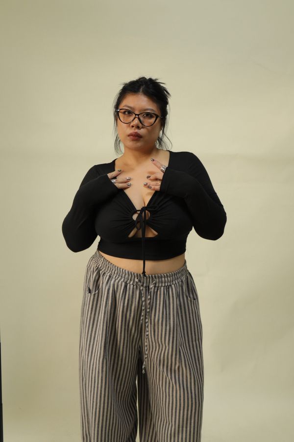 鏤空綁帶短版上衣 