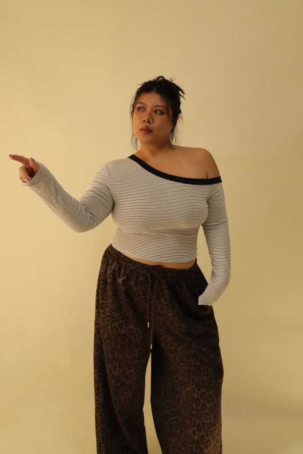 斜肩條紋合身上衣 