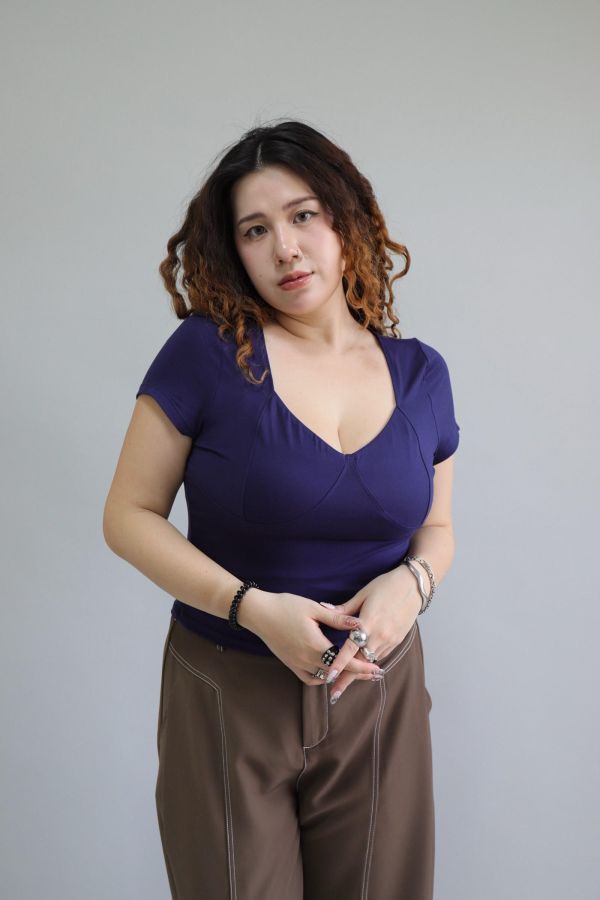 好身材V領收腰上衣 