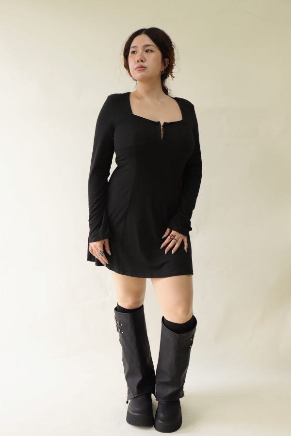 小氣質方領收腰洋裝 