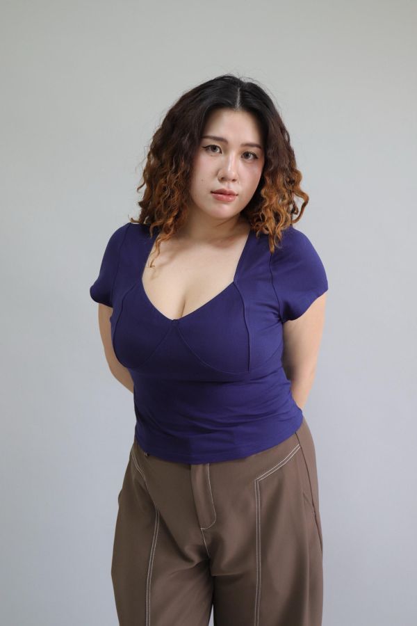 好身材V領收腰上衣 