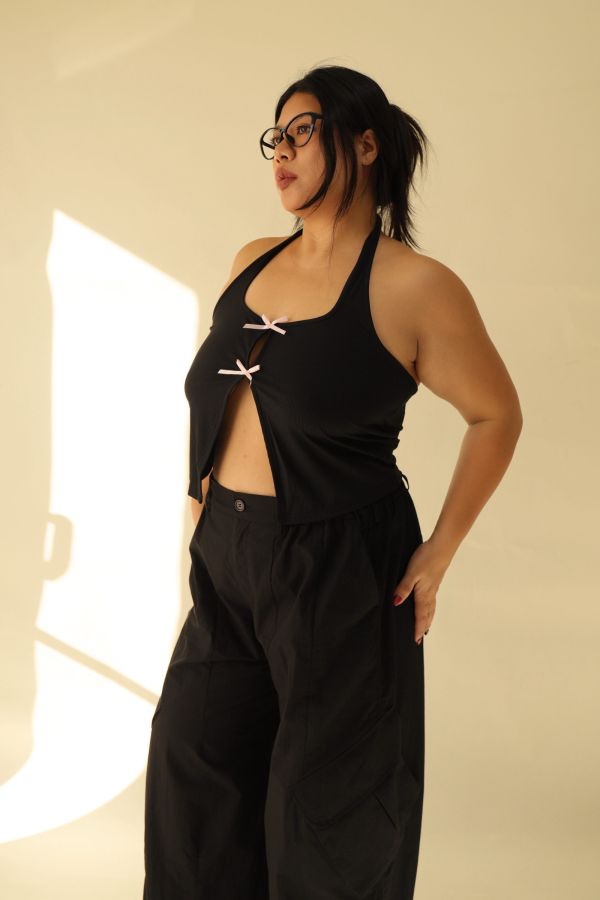 俏皮蝴蝶結掛脖背心 