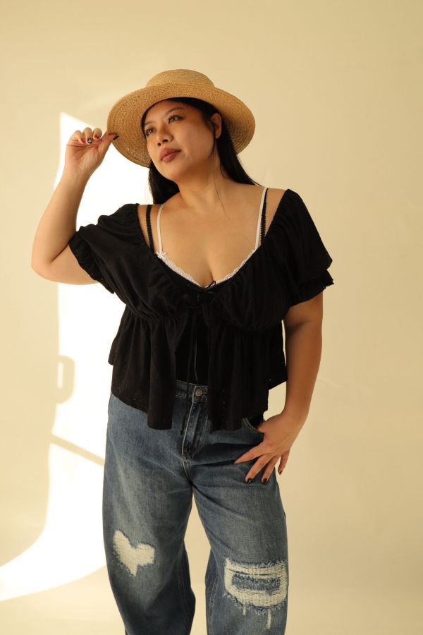 雕花荷葉邊短袖上衣 