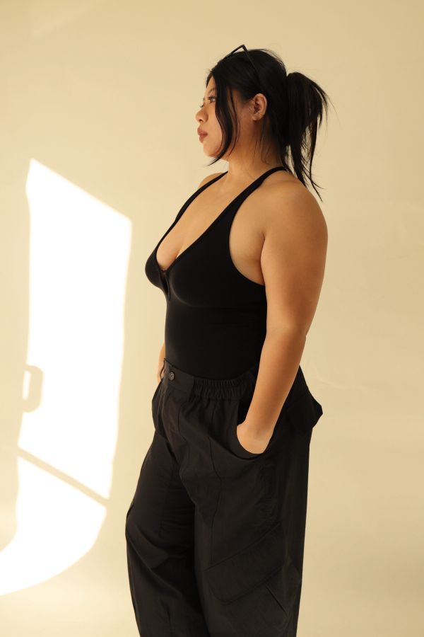 大鏤空掛脖彈力背心(黑) 