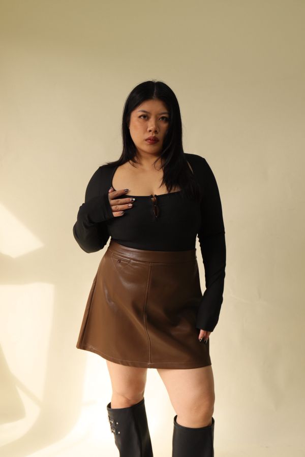 鎖骨辣妹請買方領合身上衣 