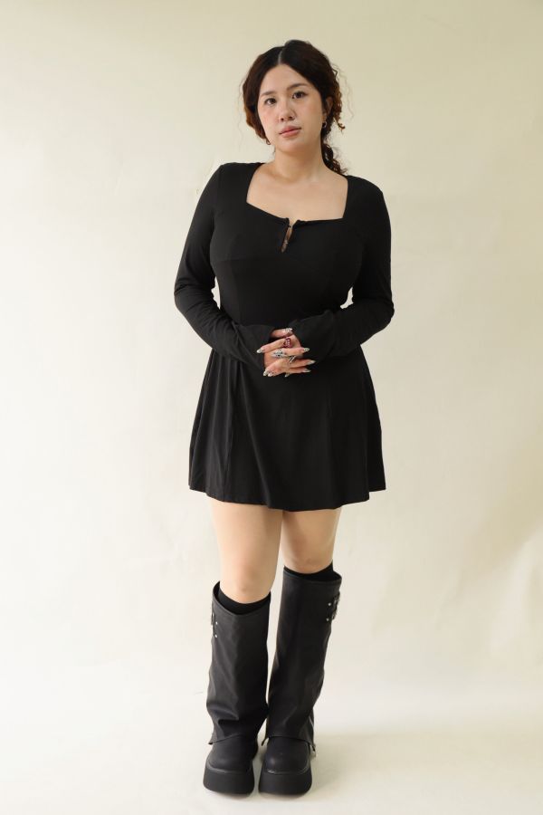 小氣質方領收腰洋裝 