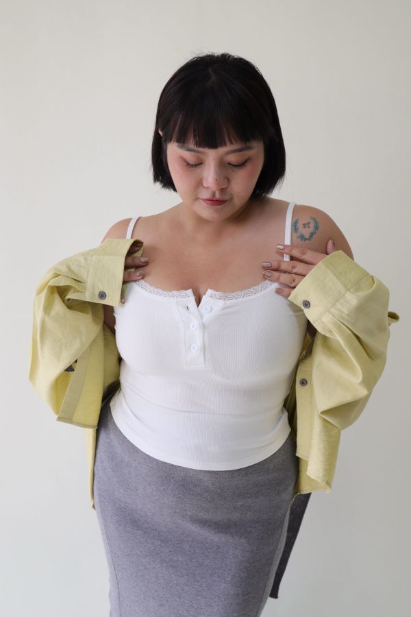 副乳OUT小心機花邊蕾絲開釦背心(黑、白) 