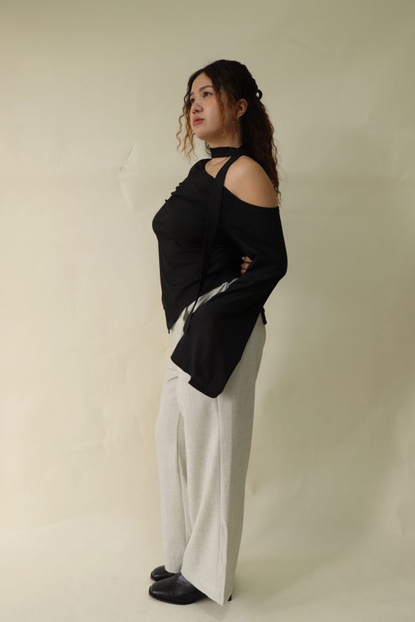 不規則斜肩喇叭袖上衣 