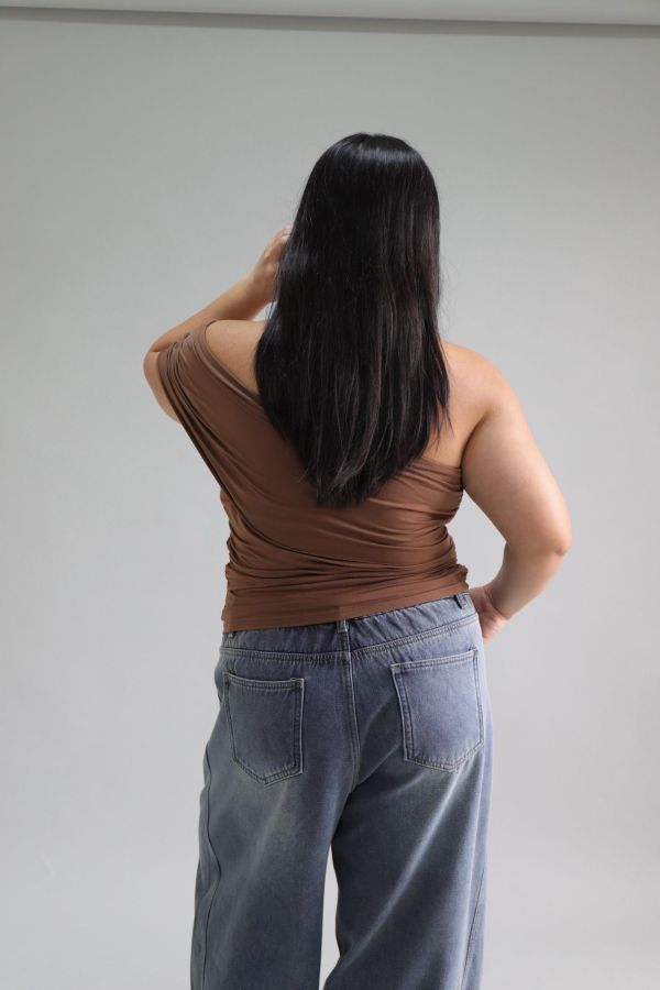 單肩不規則收腰上衣 