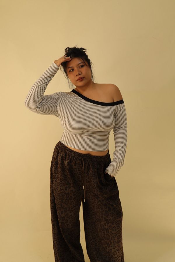 斜肩條紋合身上衣 