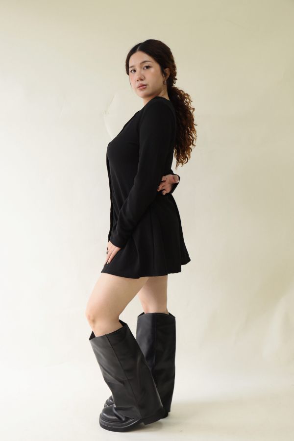 V領全排釦A字收腰洋裝 