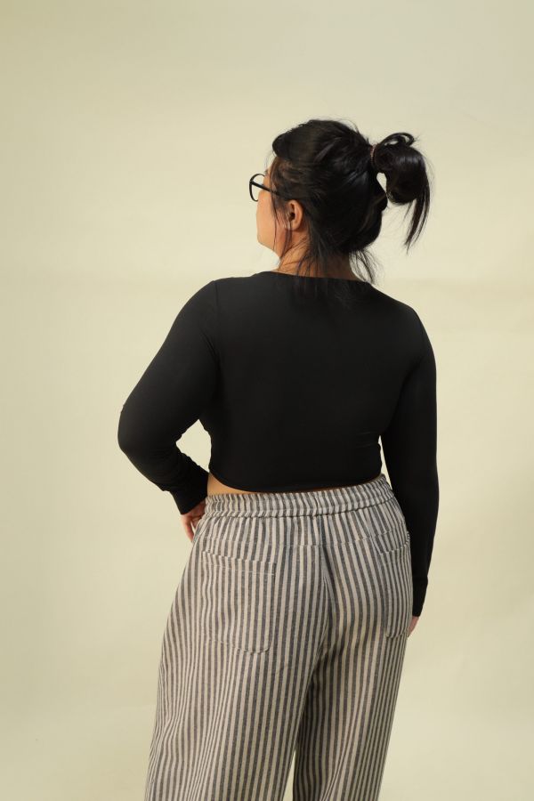 鏤空綁帶短版上衣 