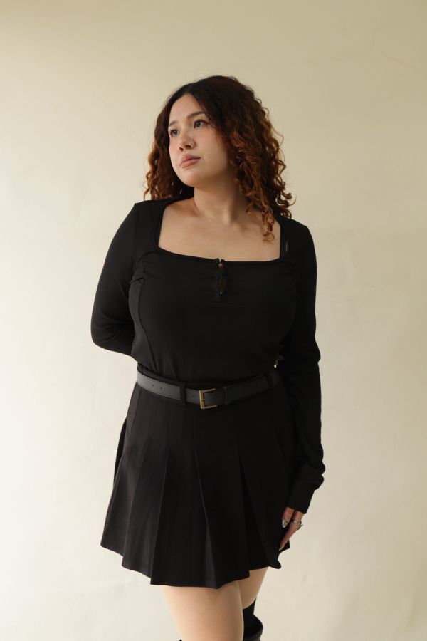 鎖骨辣妹請買方領合身上衣 