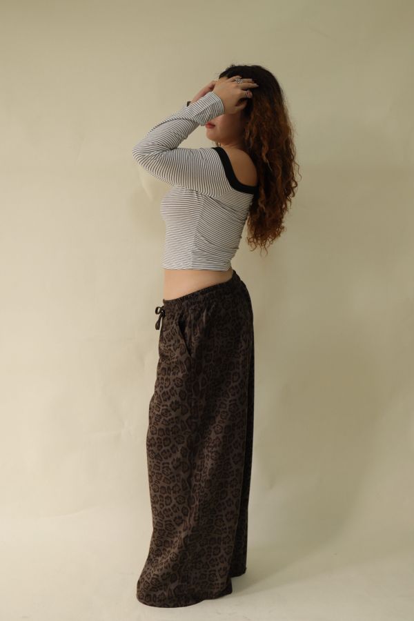 【EASE】桃皮絨抽繩豹紋褲 