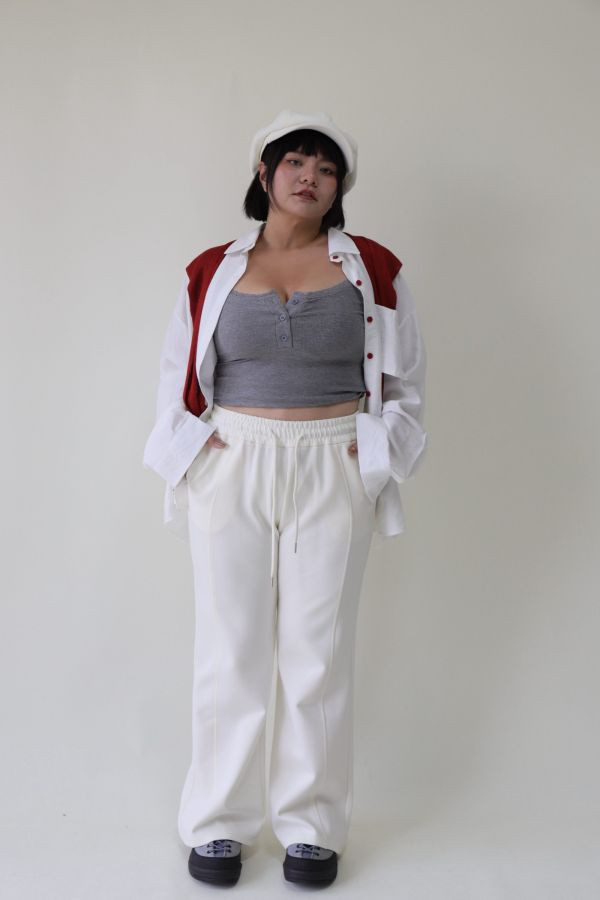 【門市試穿品】日常上班都能穿的長腿微喇叭褲(白) 