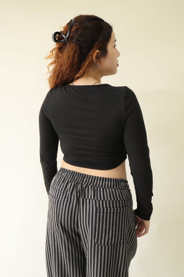 鏤空綁帶短版上衣 