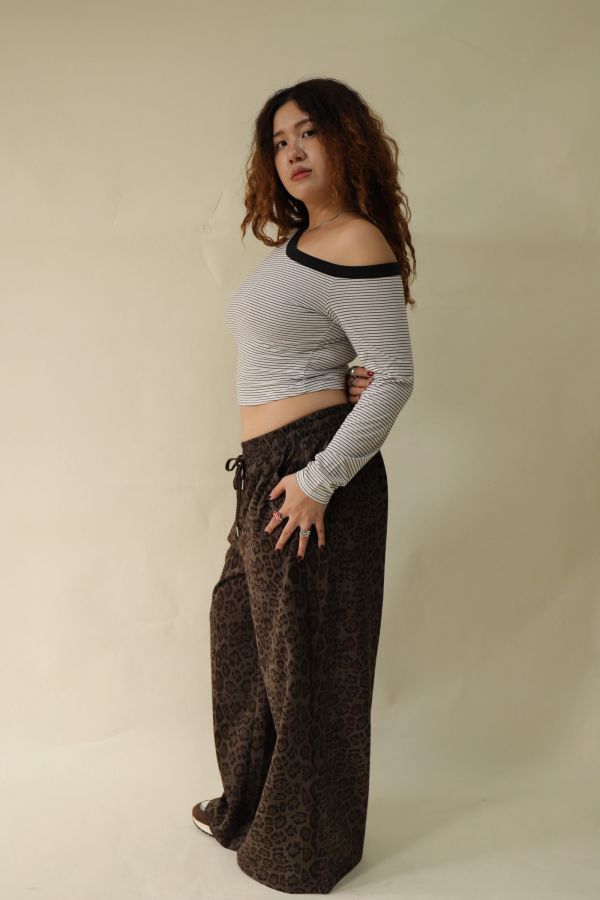 【EASE】桃皮絨抽繩豹紋褲 