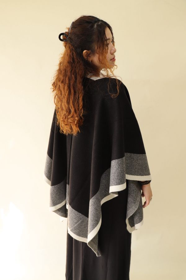 【 EASE 】老錢風針織撞色斗篷披肩 (黑) 