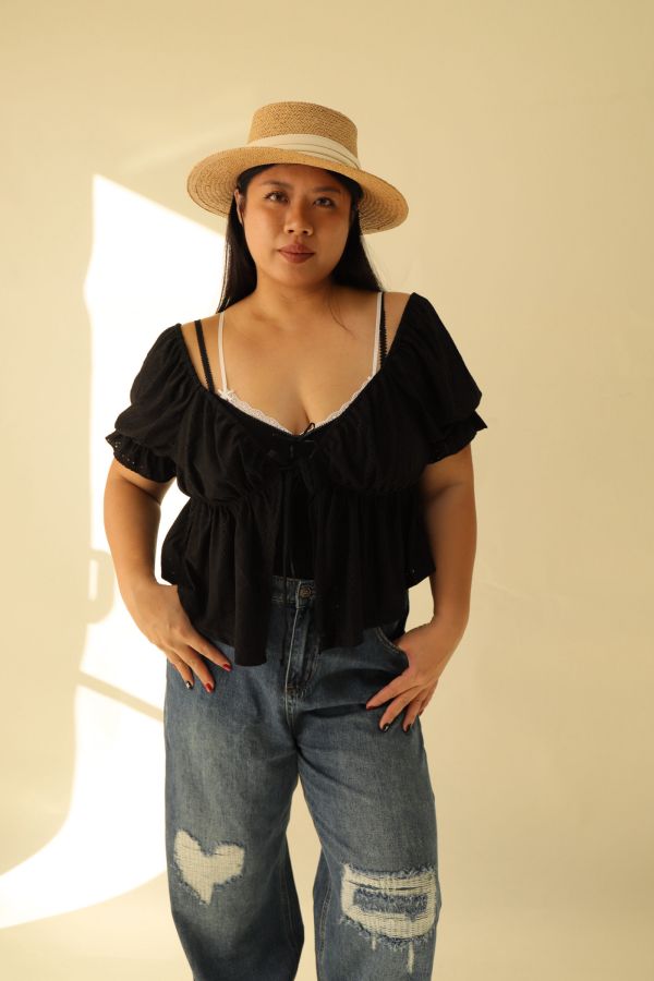 雕花荷葉邊短袖上衣 