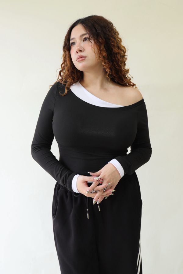 撞色斜肩修身上衣 