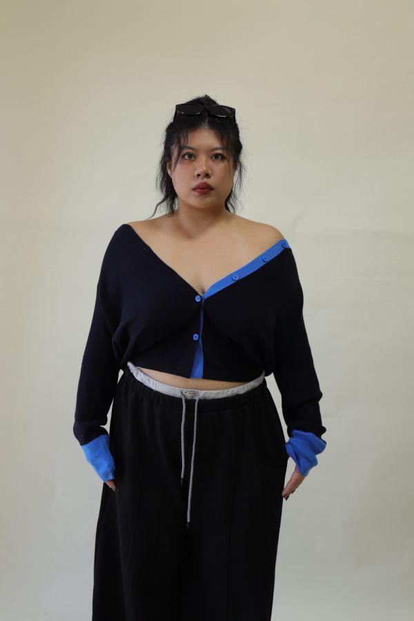 【門市試穿品】撞色V領針織外套 