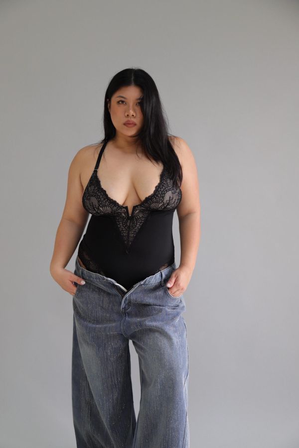 收肉蕾絲BODYSUIT 