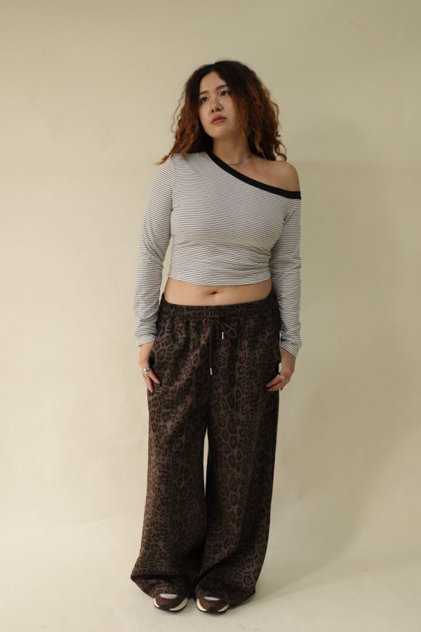 【EASE】桃皮絨抽繩豹紋褲 