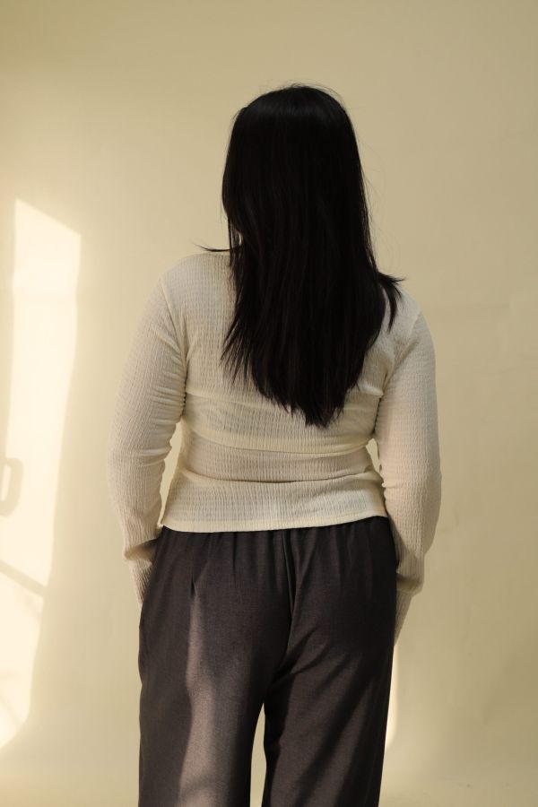 不規則方領倒V收腰上衣 