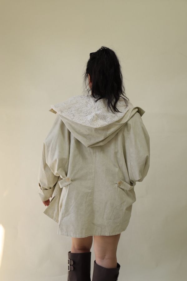 【 EASE 】拼接蕾絲假兩件斗篷風衣 