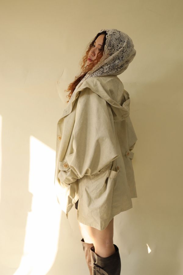 【 EASE 】拼接蕾絲假兩件斗篷風衣 