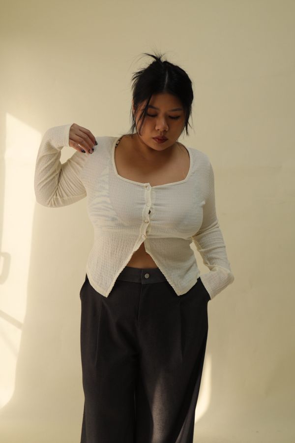 不規則方領倒V收腰上衣 