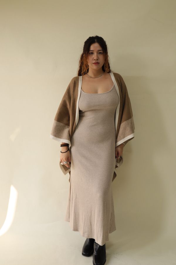 【 EASE 】老錢風針織撞色斗篷披肩 (卡其) 