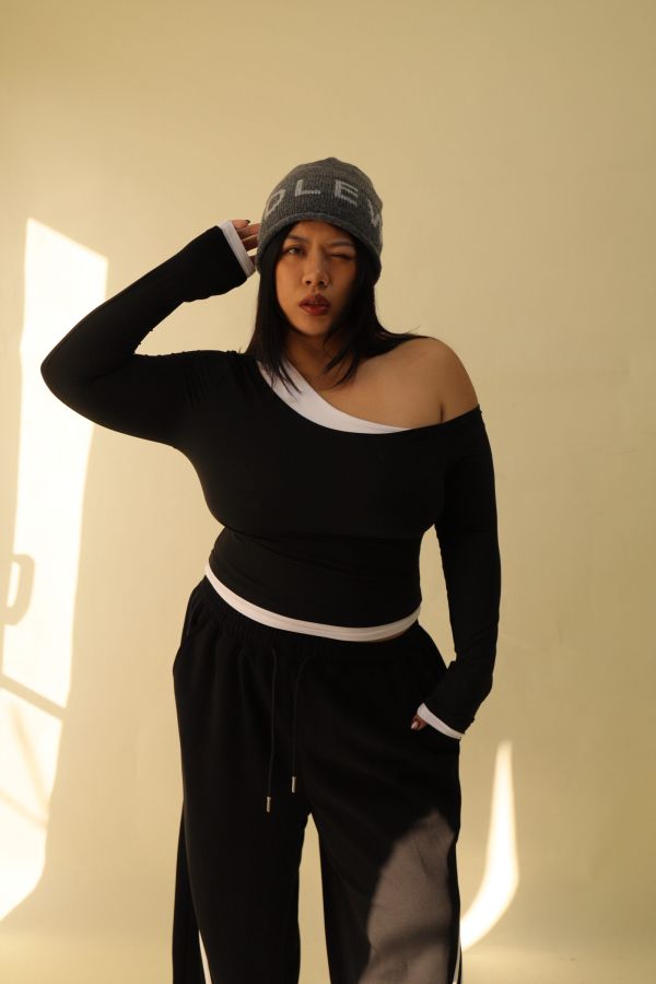 撞色斜肩修身上衣 