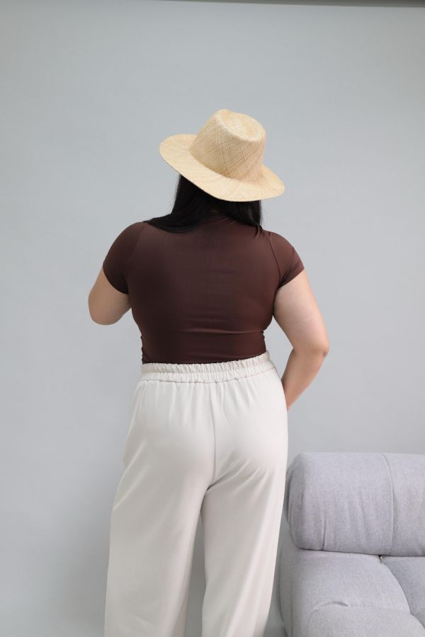 蕾絲拼接修身上衣 