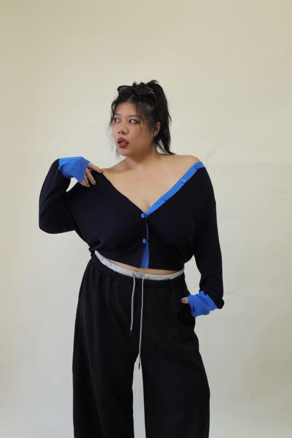 【門市試穿品】撞色V領針織外套 